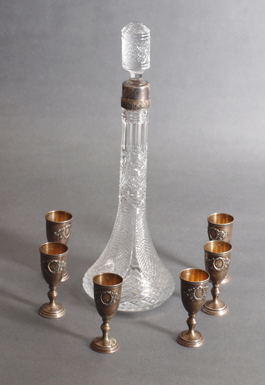 Серебряные стаканчики(6 шт.) и хрустальный графин с серебряной отделкой