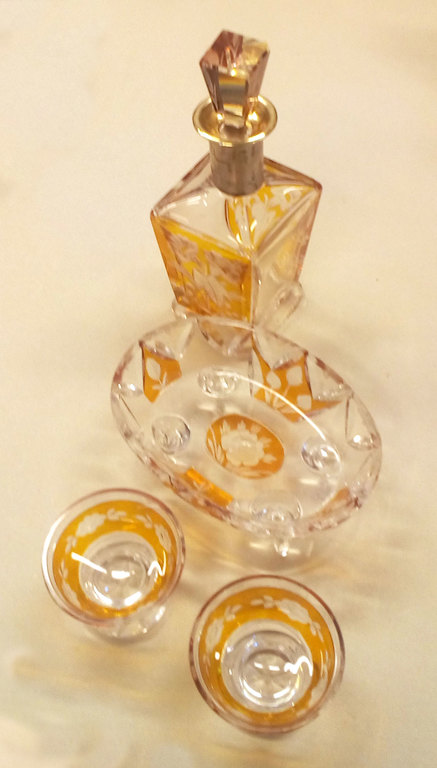 Krāsainā stikla komplekts ar sudraba apdari – Karafe, divas glāzītes un saldumu trauks