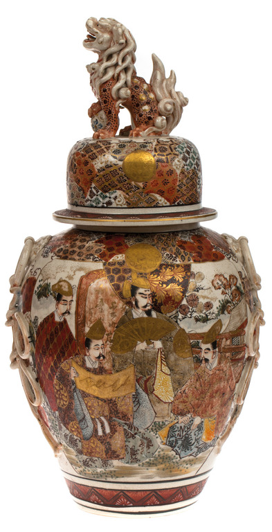 Porcelain vase with lid 