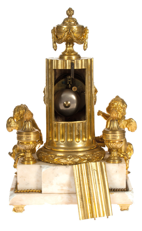 Zeltītas bronzas pulkstenis uz marmora pamatnes