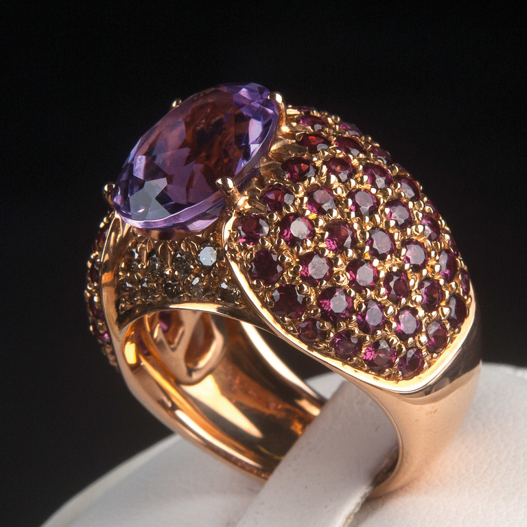 Золотое кольцо с бриллиантами, аметистом и родонитом
