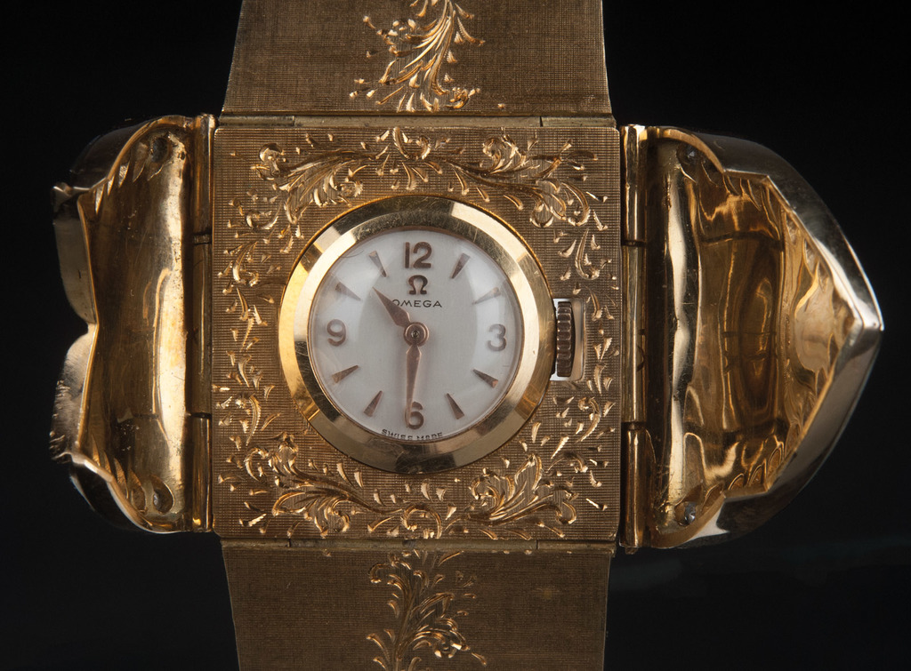 Gold bracelet with clock 