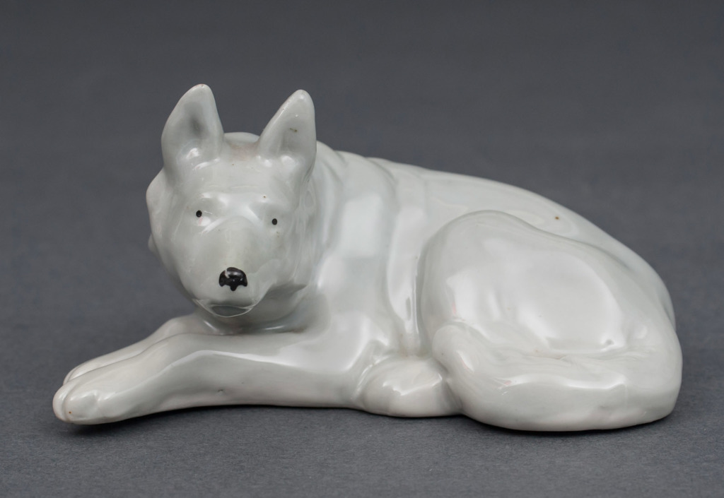 Porcelain figure „Dog”