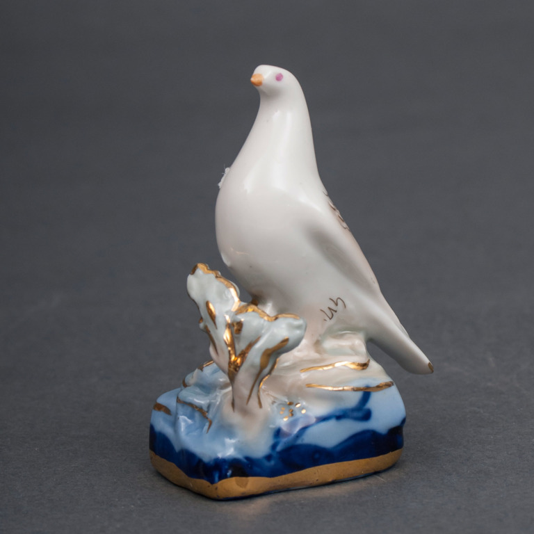 Porcelain figure „Dove of peace”