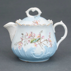 Porcelain sugar-basin “Flower motive”