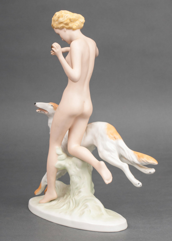 Porcelain figure „Hunting goddess Diana”
