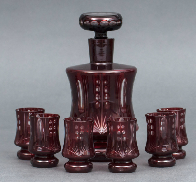Red glass decanter with 6 cups