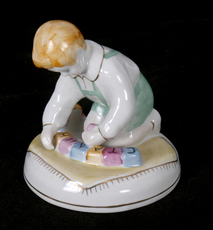 Porcelain figure „First word”