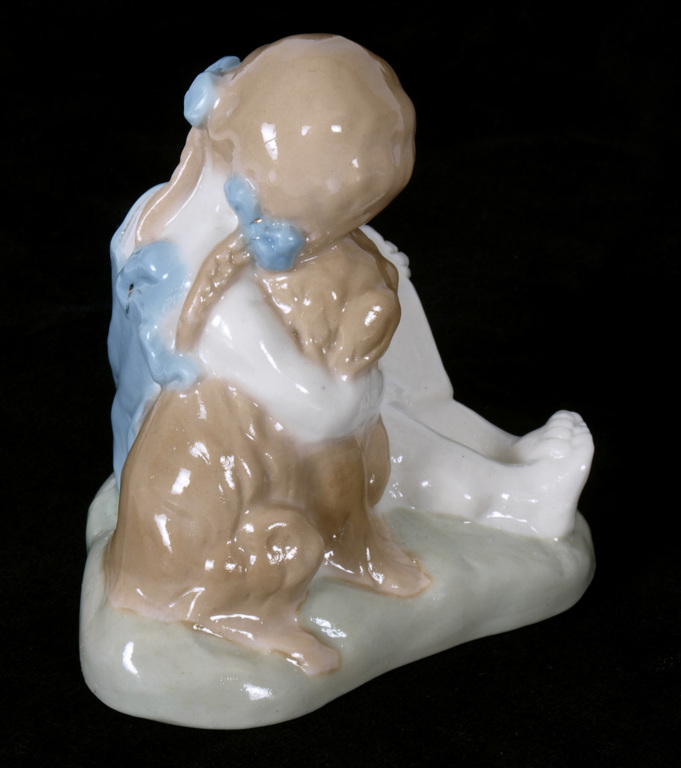 Porcelain figure „Girl with book”