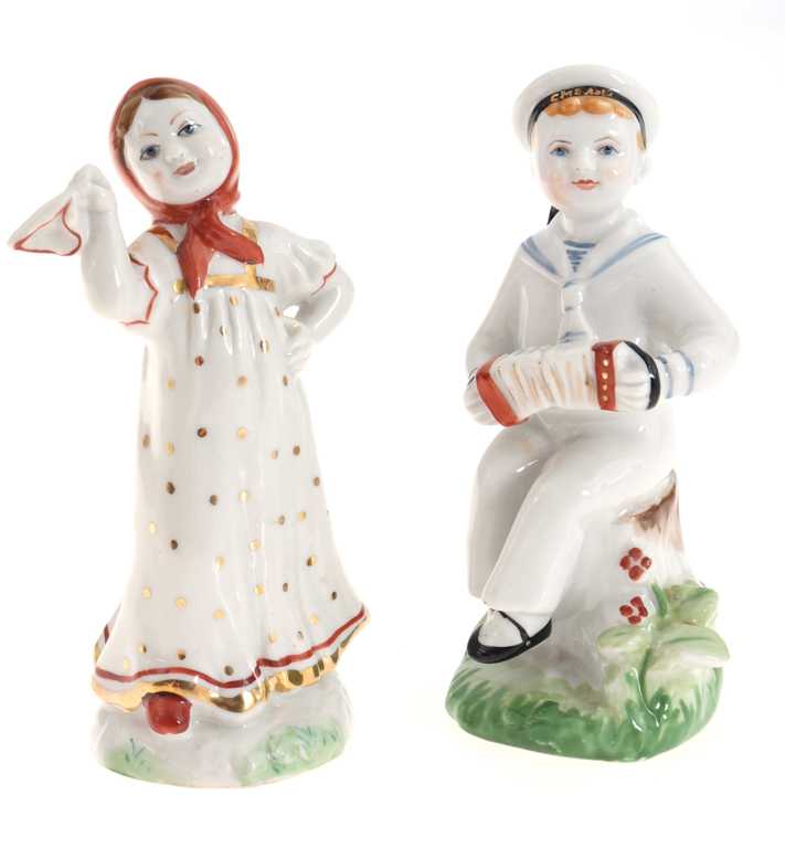 Porcelain figures - 