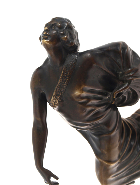 Bronzas figūra “Sieviete”