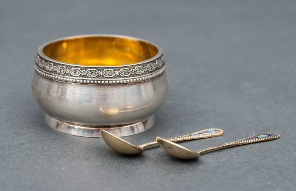 Silver spice jar with two spoons