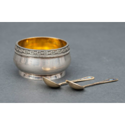 Silver spice jar with two spoons