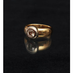 Золотое кольцо с бриллиантoм