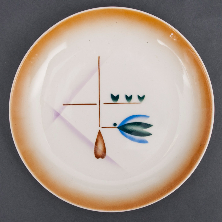 Art-Deco-style porcelain plate