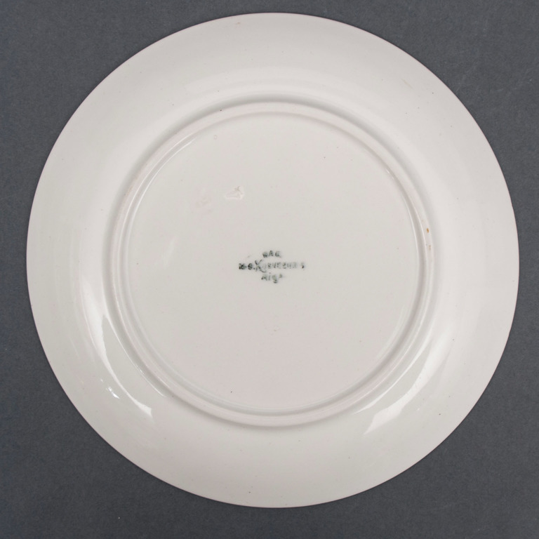 Art-deko stila porcelāna šķīvis