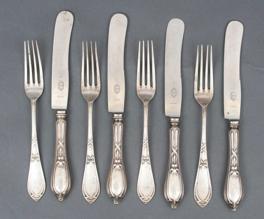 Silver knive and fork set for 4 persons