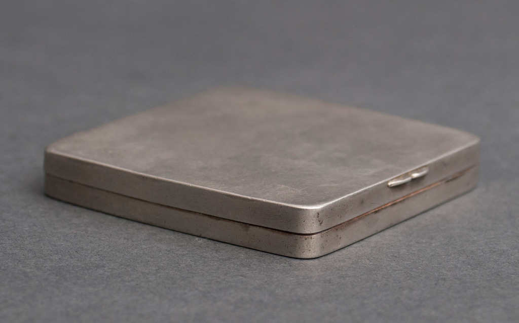 Silver powder case