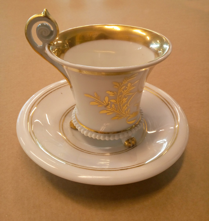 Biedermeier style porcelain cups with saucers (3 pieces)