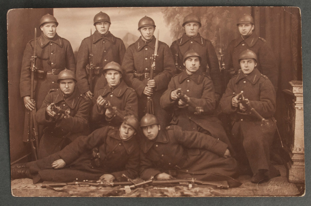 Photo - postcard „Soldiers in photo studio”