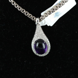 Gold pendant with diamonds and amethyst