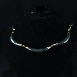 Gold necklace and bracelet with jadeite 