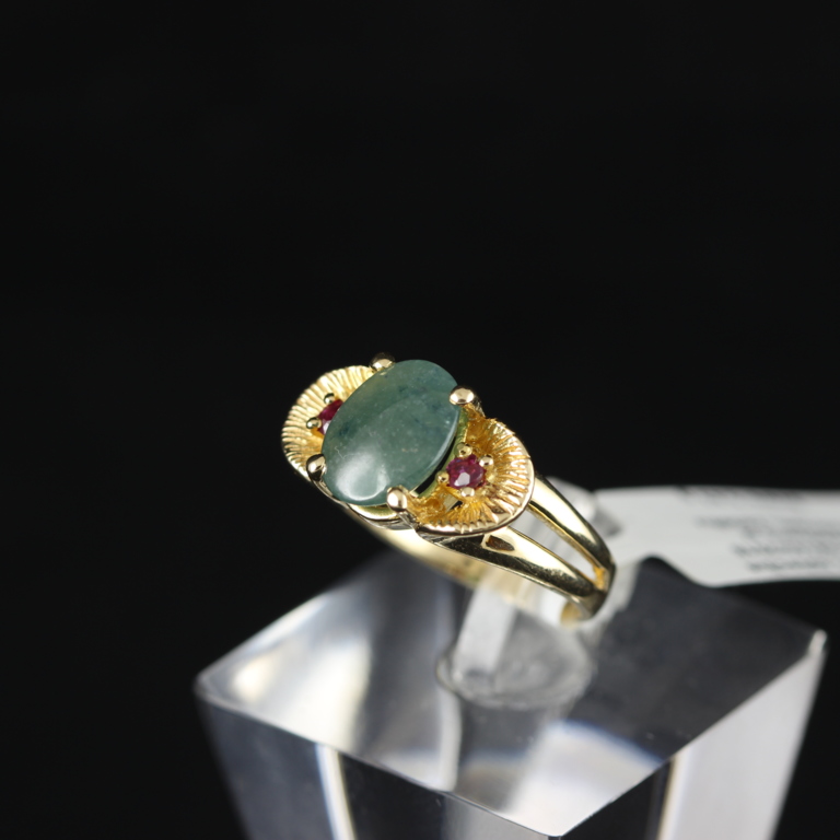 Gold ring with rubies and jadeite