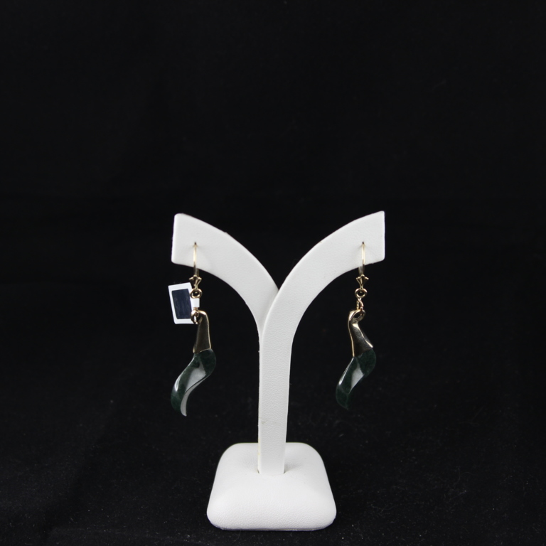 Gold earrings with jadeite