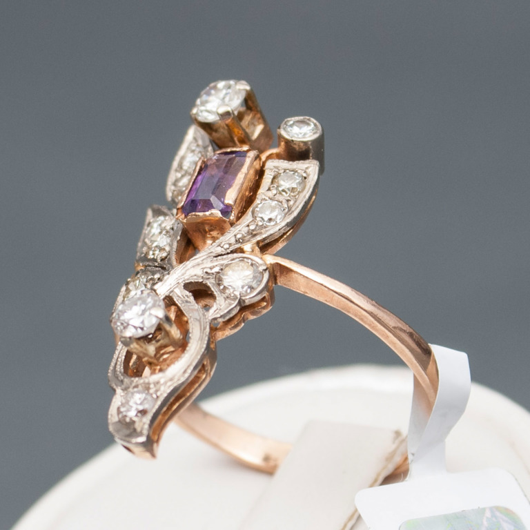Золотое кольцо с бриллиантами и аметистом