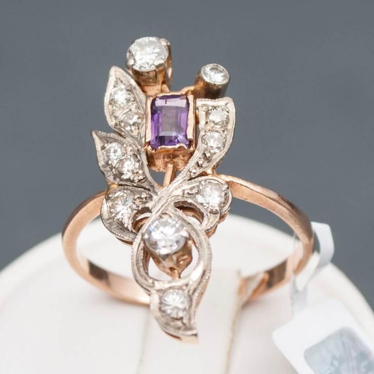 Gold ring with diamonds and amethyst