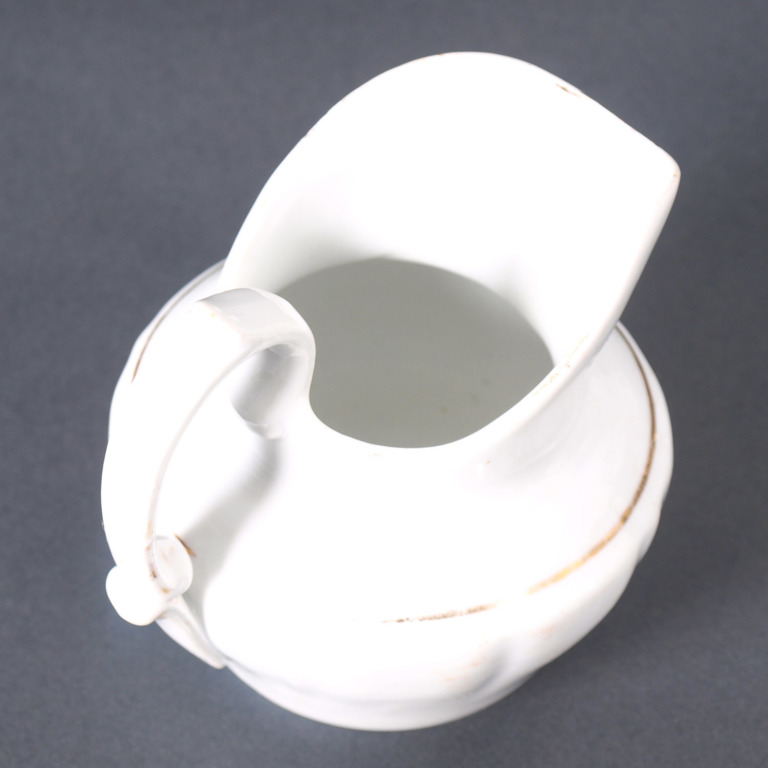 Porcelain cream pot