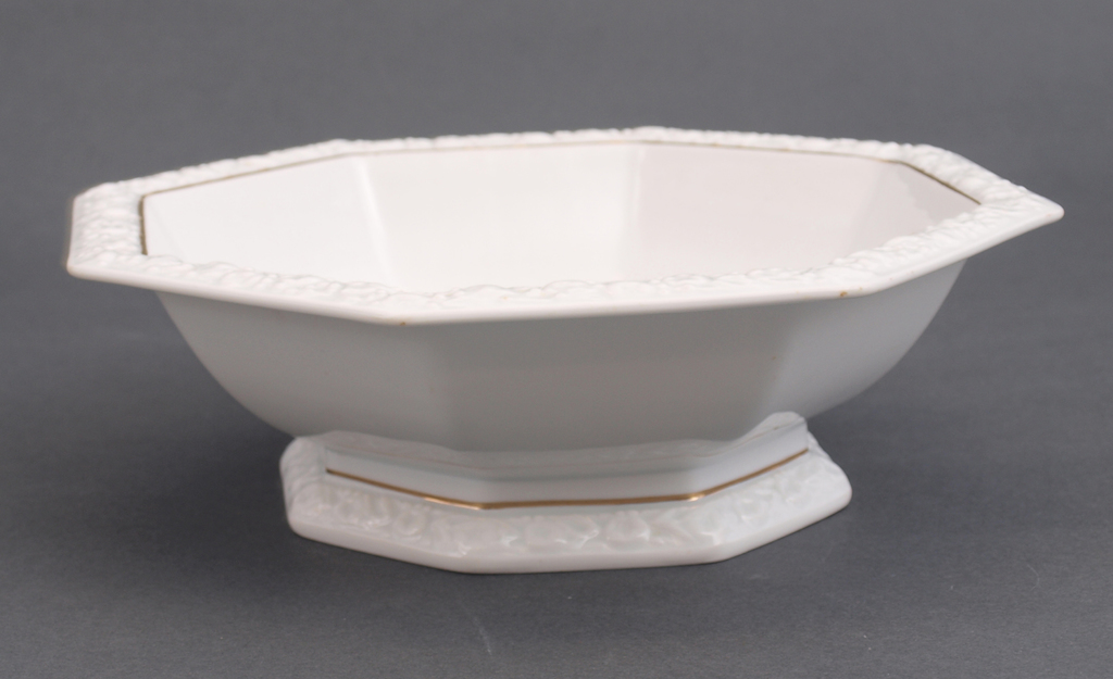 Porcelain Art Nouveau serving plate 