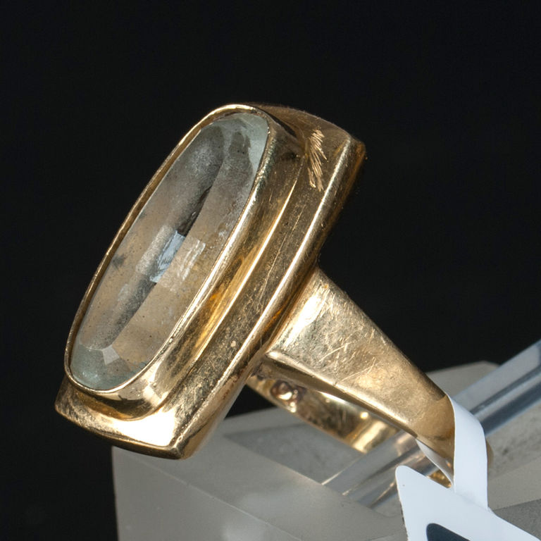 Золотое кольцо с аквамарином