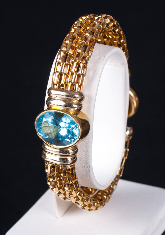 Gold bracelet with topaz