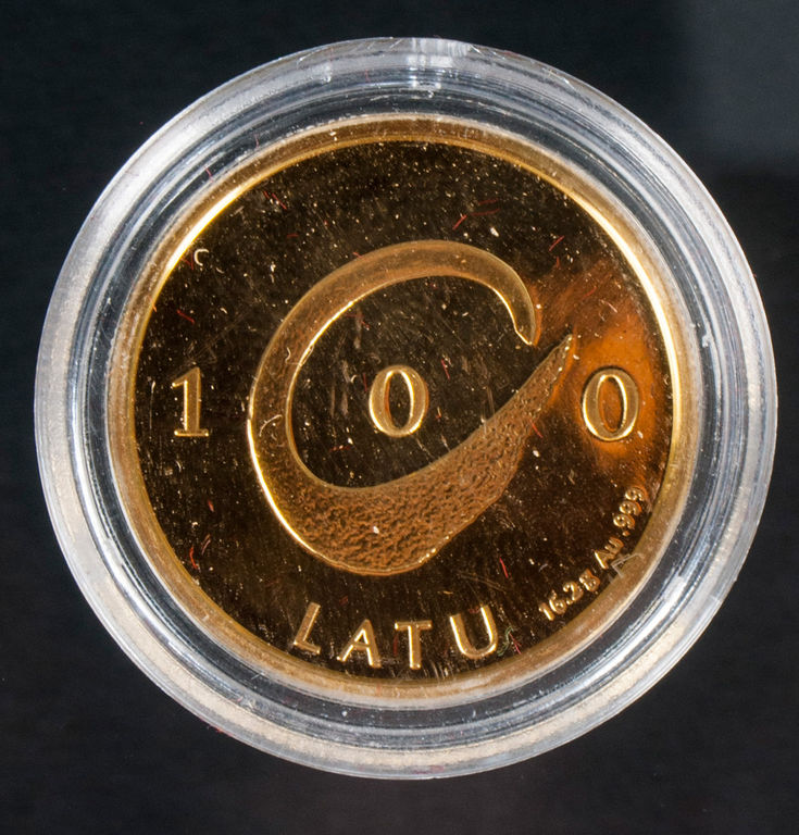 Zelta 100 latu monēta