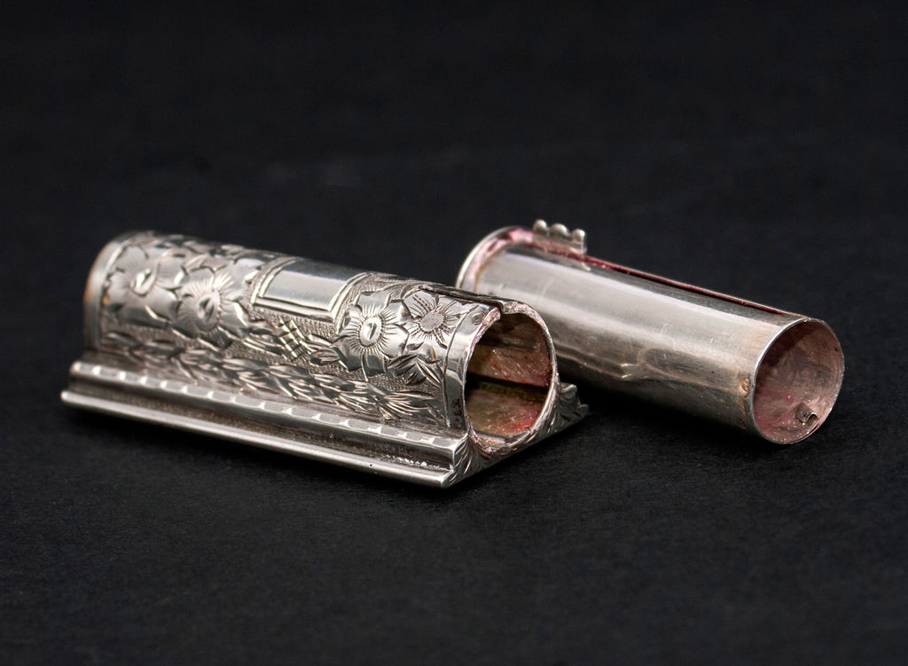 Silver lipstick holders with mirror