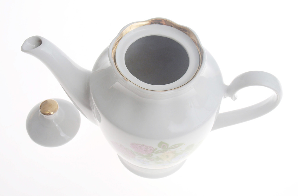 Porcelain tea pot 