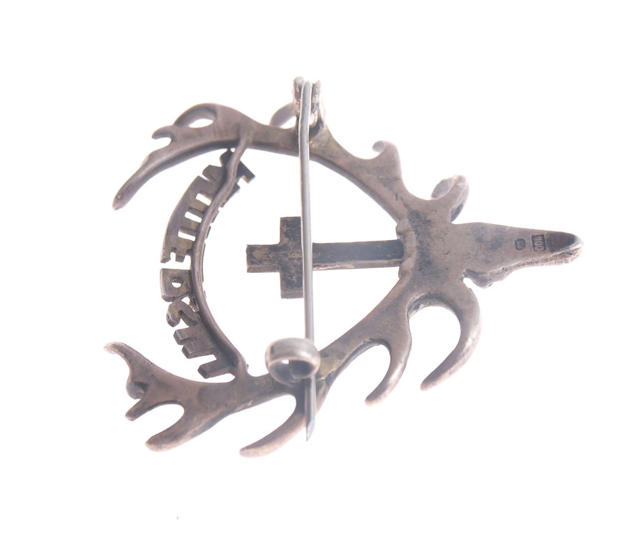 Silver hunters brooch 