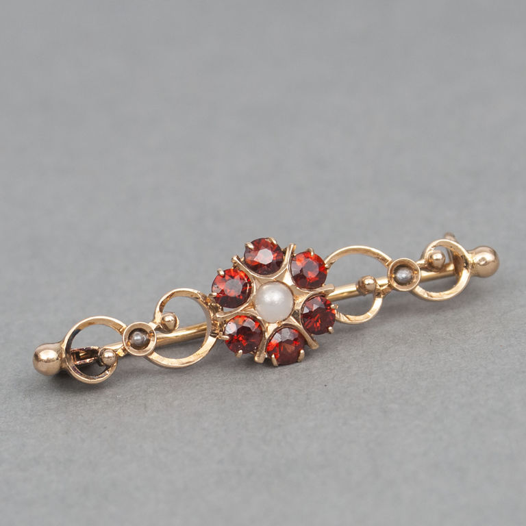 Gold brooch with colored stones