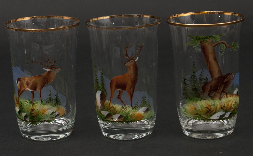 Stikla krūka ar sešām glāzēm ar medību tēmu