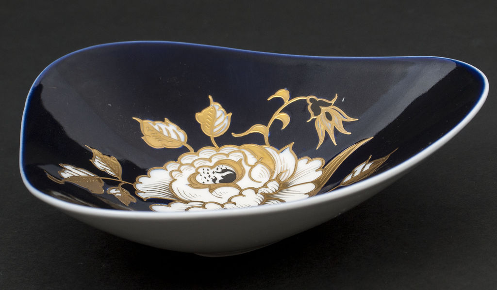 Hand-painted porcelain bowl ''Flower''