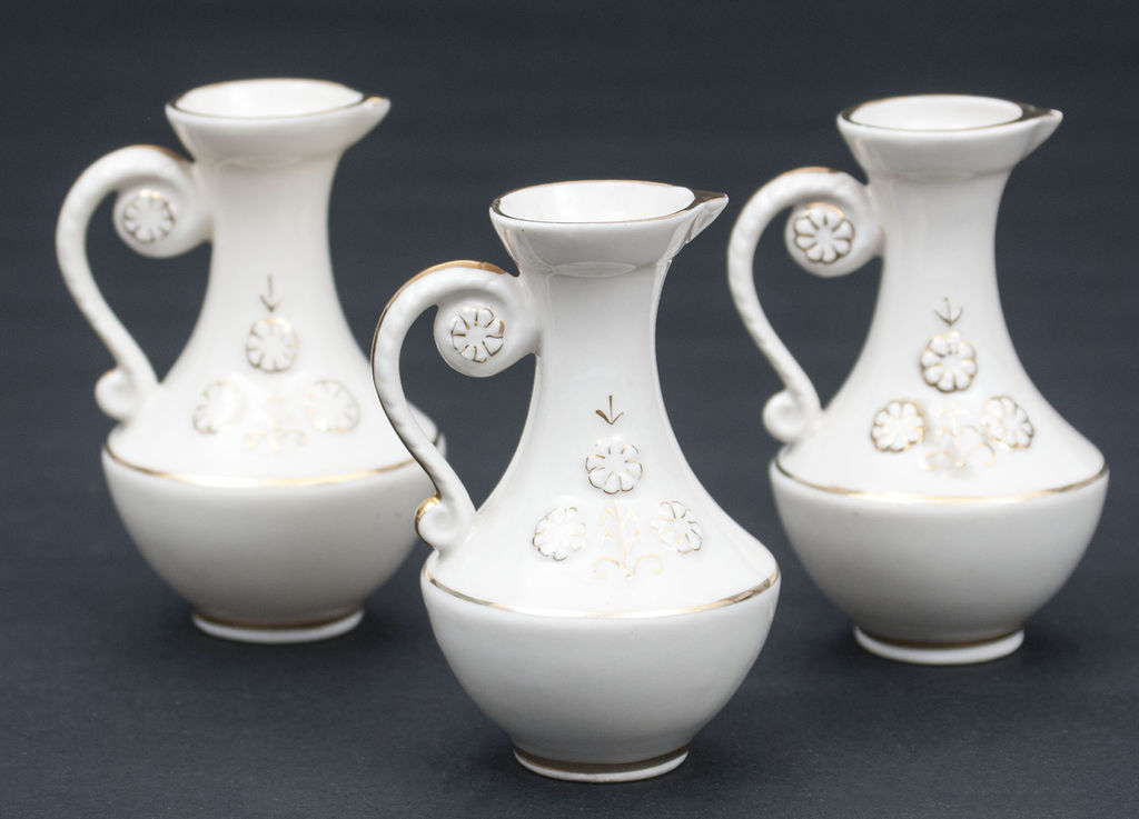 Porcelain jar miniatures (3 pcs)