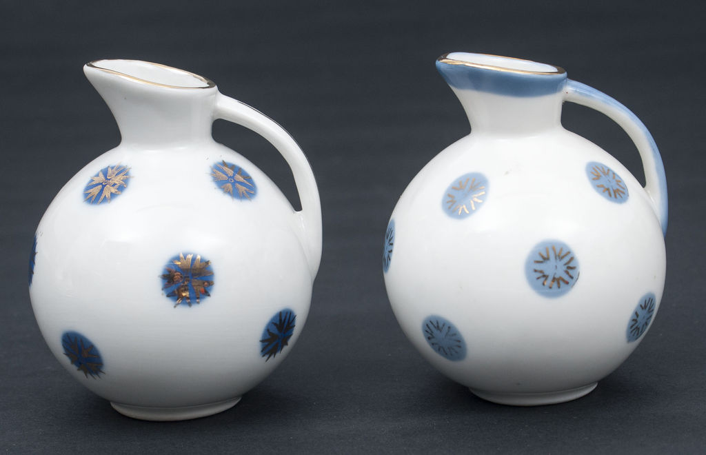Porcelain jars (2 pcs)