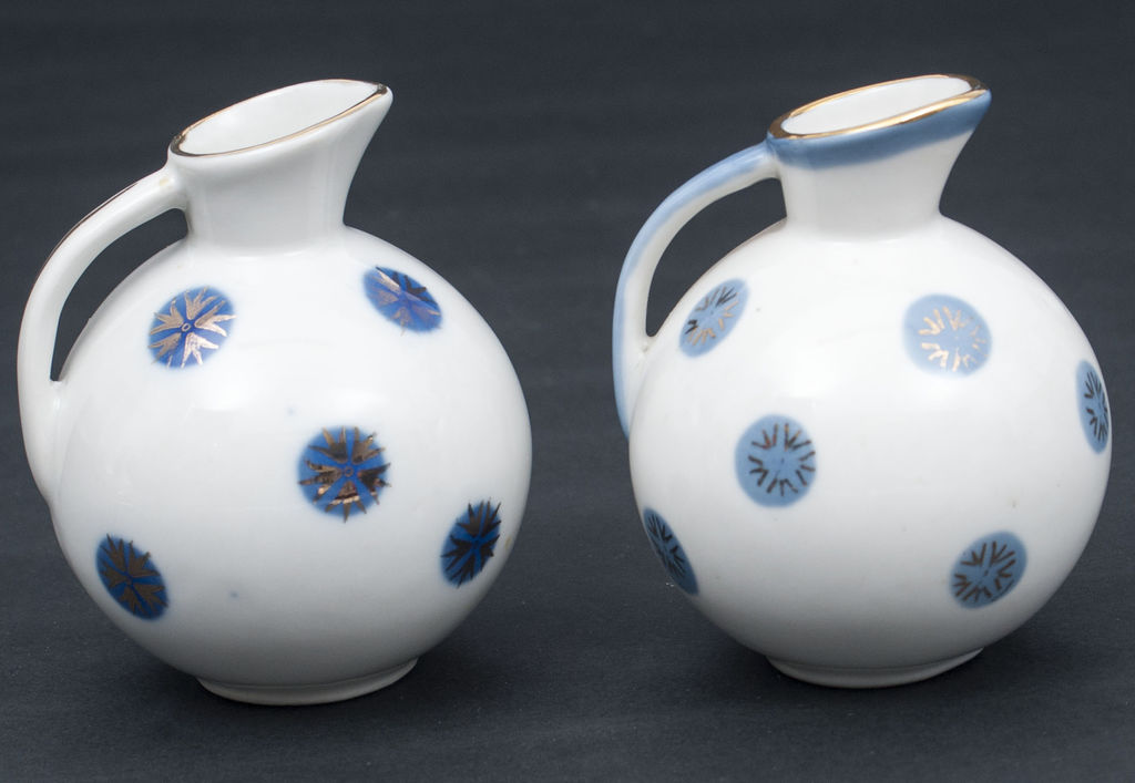 Porcelain jars (2 pcs)