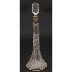 Crystal decanter with metal finish