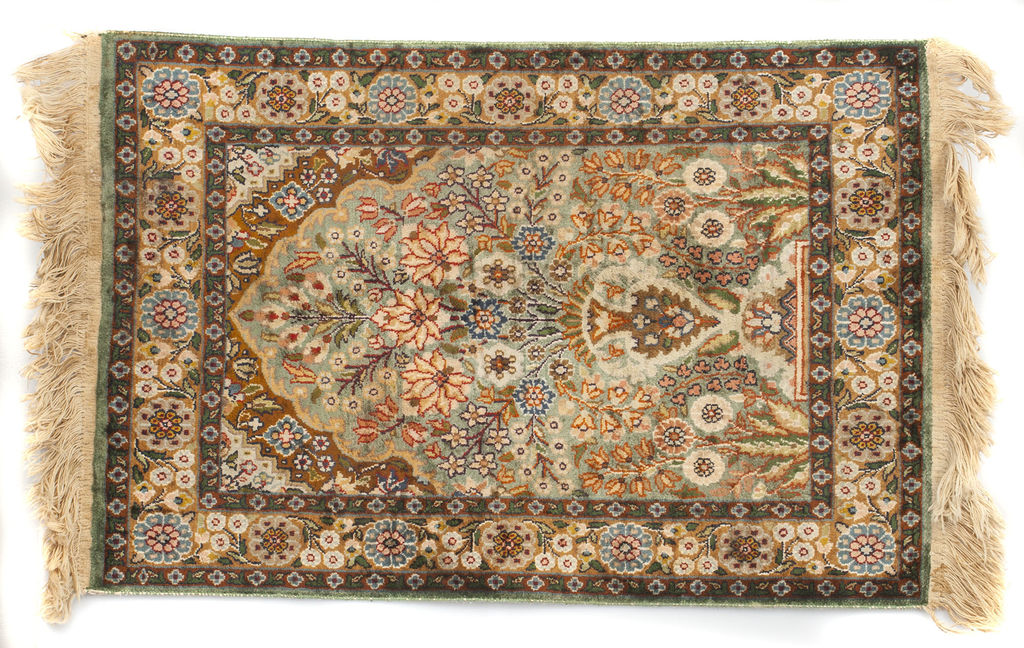 Персидский ковер из натурального шелка