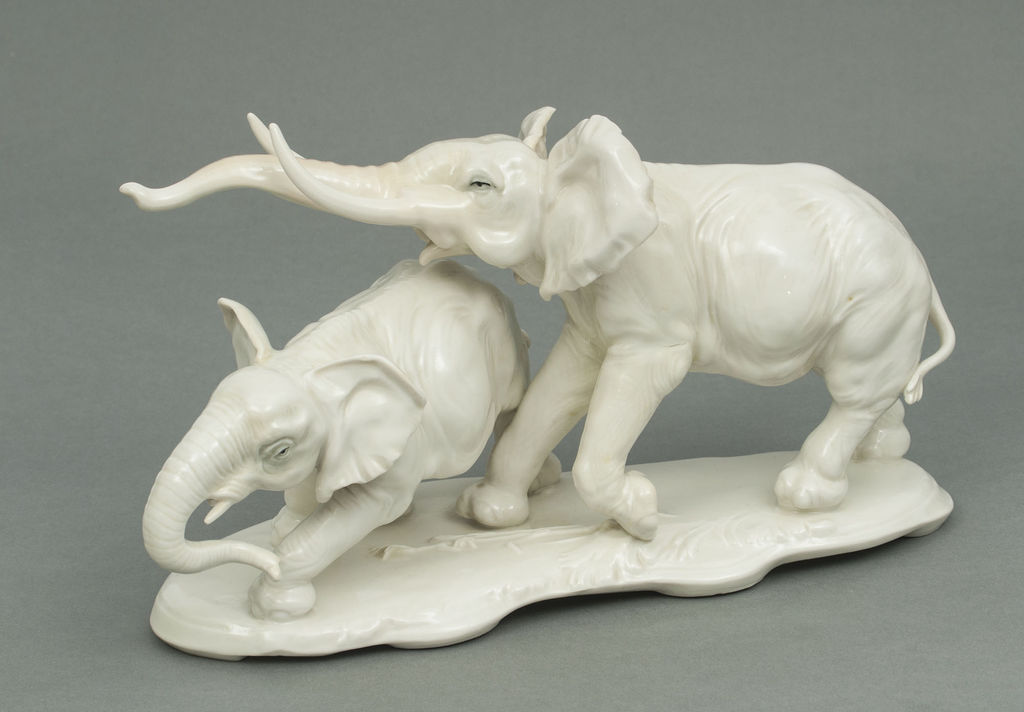 Porcelāna figūra ''Ziloņi''