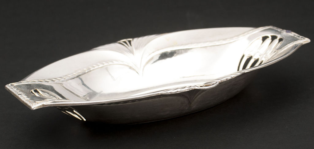 Silver-plated metal utensil for sweets