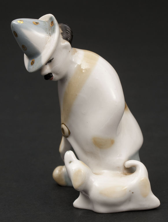 Porcelāna figūra ''Karandaš ar suni''