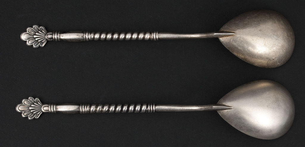 Silver spoons (2 piec.)